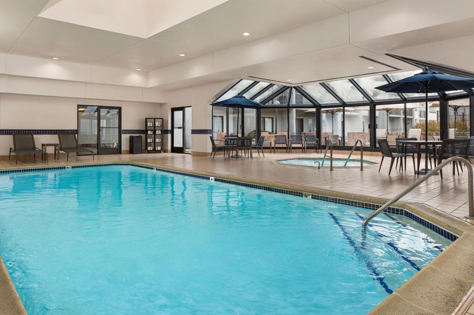 Courtyard By Marriott Chicago Waukegan / Gurnee Hotel Exterior foto